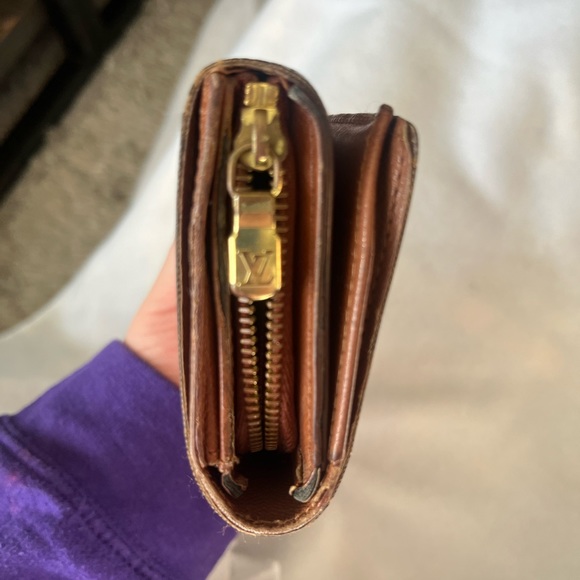 Louis Vuitton Tri fold wallet with zipper and button closure. Vintage, authentic - Picture 4 of 7